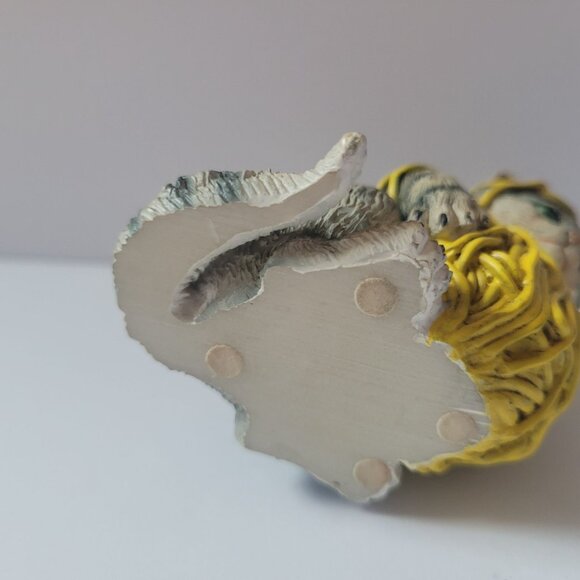 Hamilton Collection Fur Ball Adorable Cat Figurine With Yellow Yarn 5" Tall Hand - Picture 3 of 4